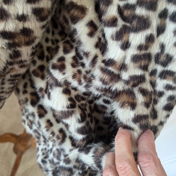 Banana Republic Factory leopard print faux fur Jacket - Picture 6 of 9
